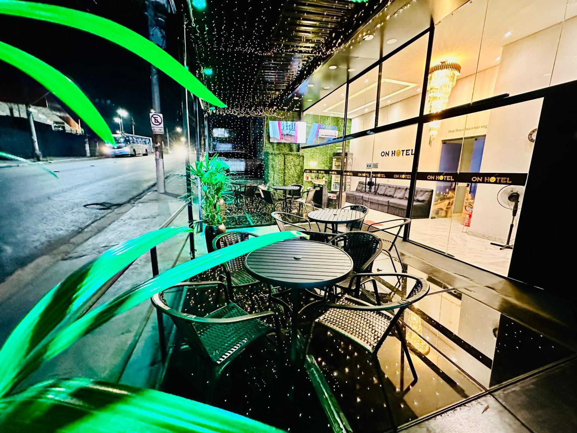 On Park Hotel E Estacionamento Traslado Гуарульюс Екстер'єр фото